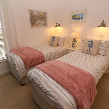 Seahorse Cottage-2